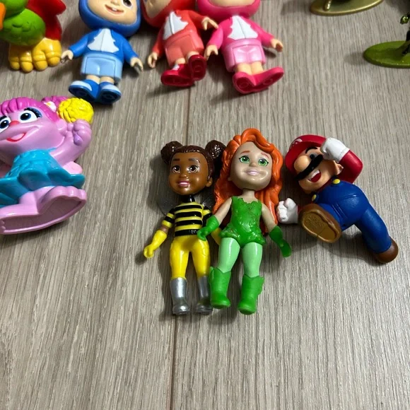 Approx. 30 Used Action & Other Figurines in Good Condition. See Pix. - Picture 6 of 14